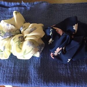 BEAUTIFUL Floral Elastic Scrunchies. NWOT